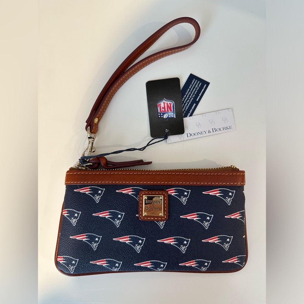 NEW WITH TAGS! Dooney & Bourke NFL New England Patriots Wristlet w/ Leather Trim